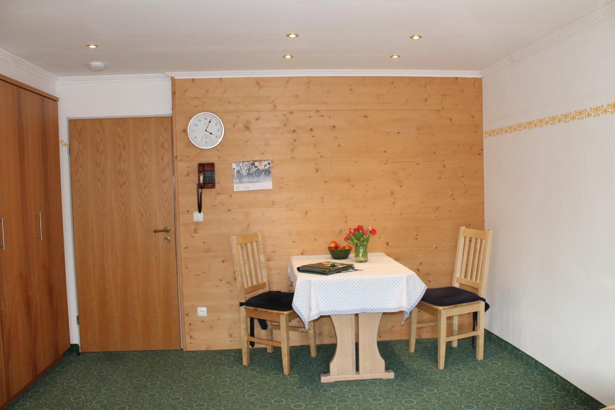 Ferienapartmenthaus Hubertushof 미텐발트 외부 사진